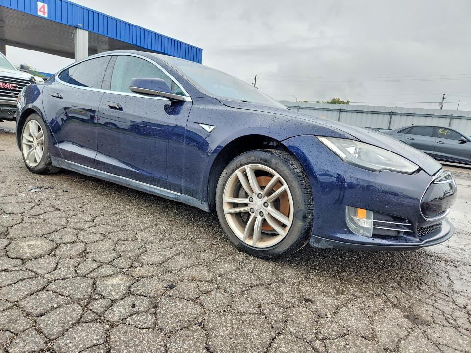 Photo 4 from auction – 2013 TESLA MODEL S with VIN 5YJSA1AG4DFP08699