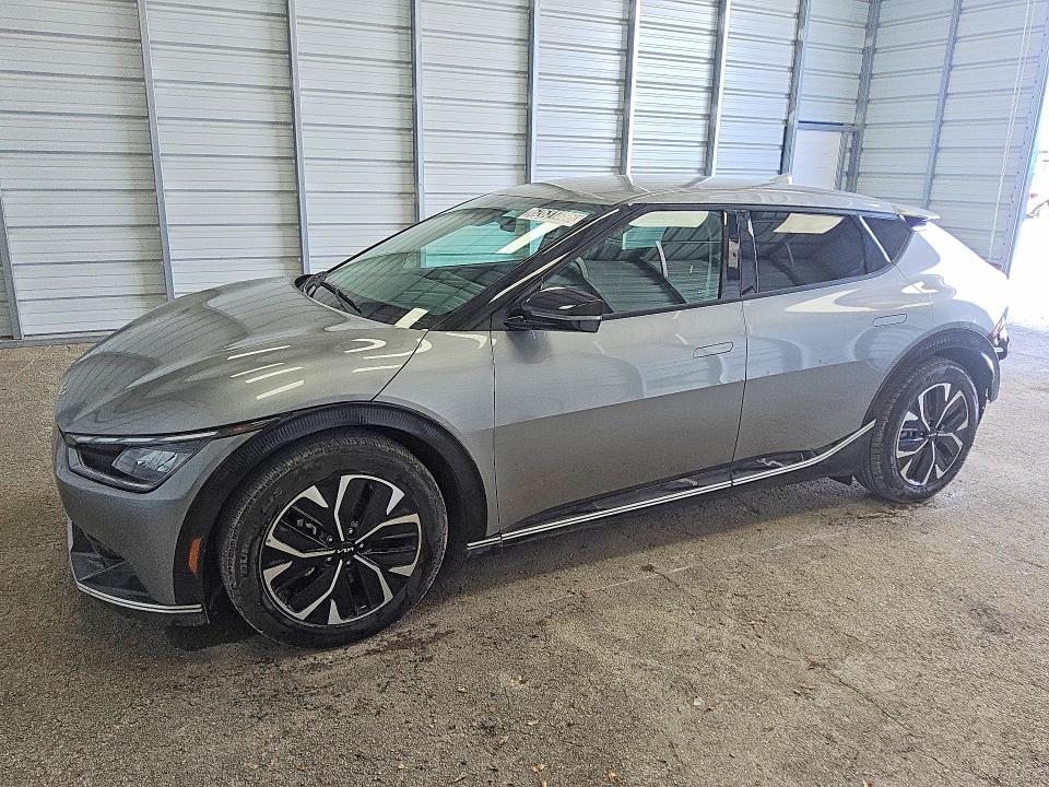 KIA EV6 2023 with VIN KNDC34LA7P5604643 - Photo from auction