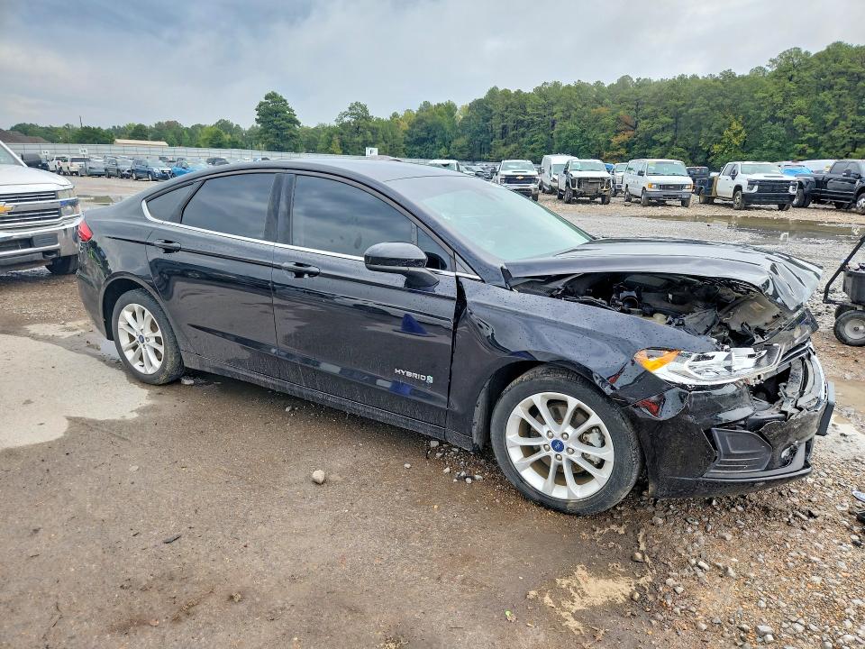 Снимка 4 от търг – 2019 FORD FUSION с VIN 3FA6P0LU5KR117781