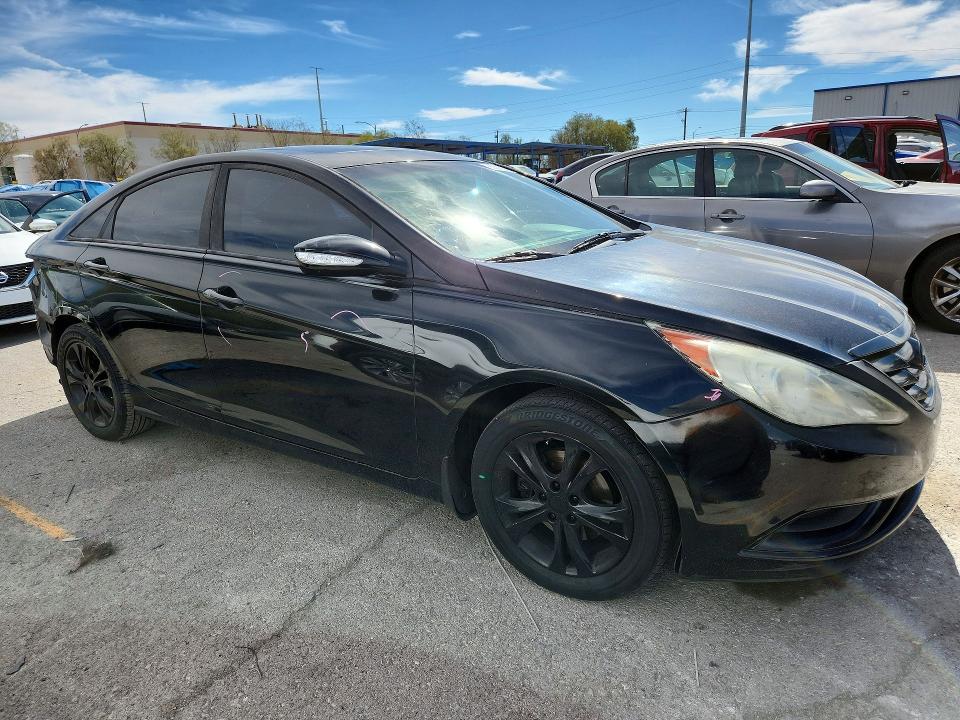 Photo 4 from auction – 2011 HYUNDAI SONATA with VIN 5NPEC4AC5BH264317