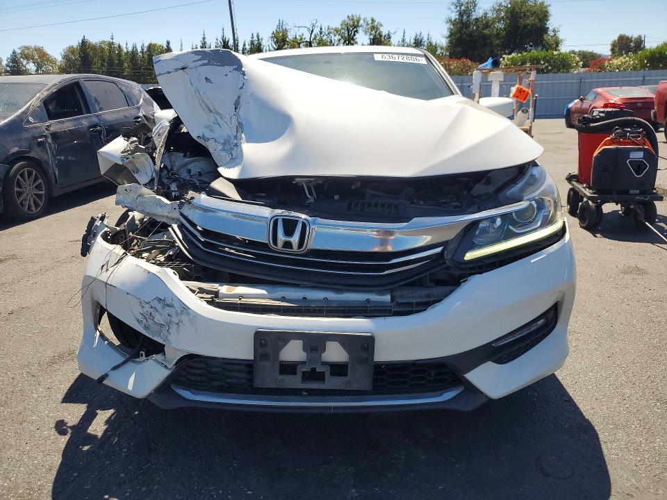 Photo 5 from auction – 2017 HONDA ACCORD with VIN 1HGCR2F52HA071452