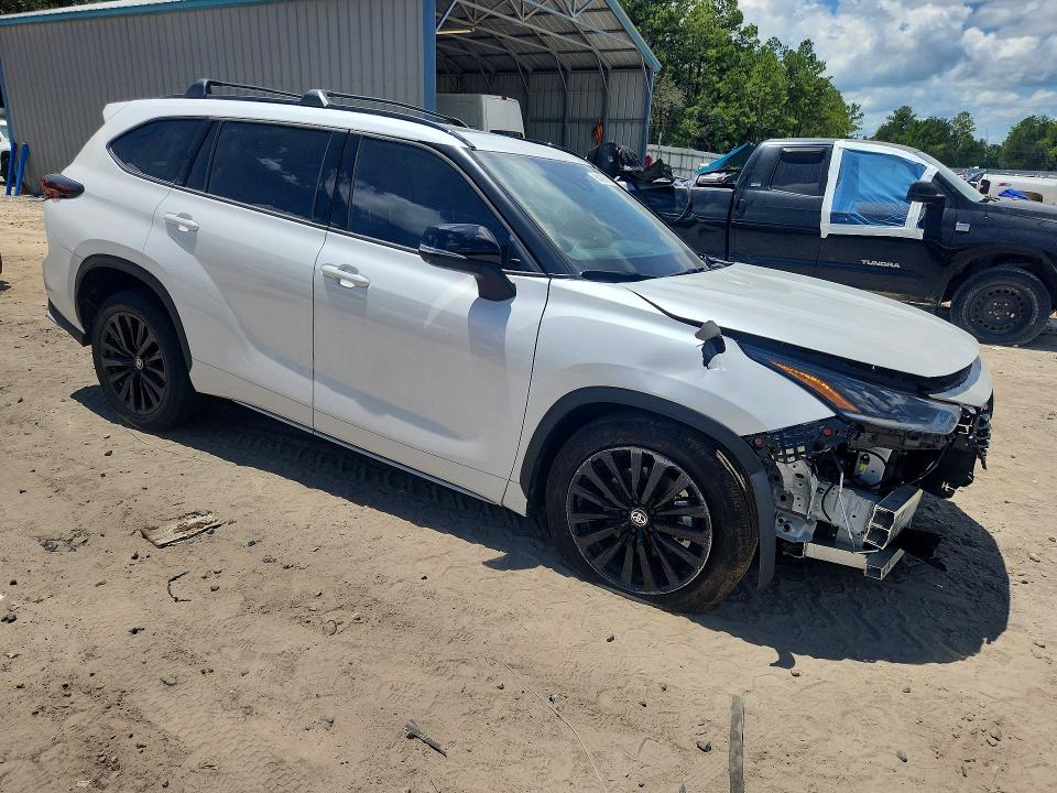 Снимка 4 от търг – 2025 TOYOTA HIGHLANDER с VIN 5TDKDRBH4SS592930