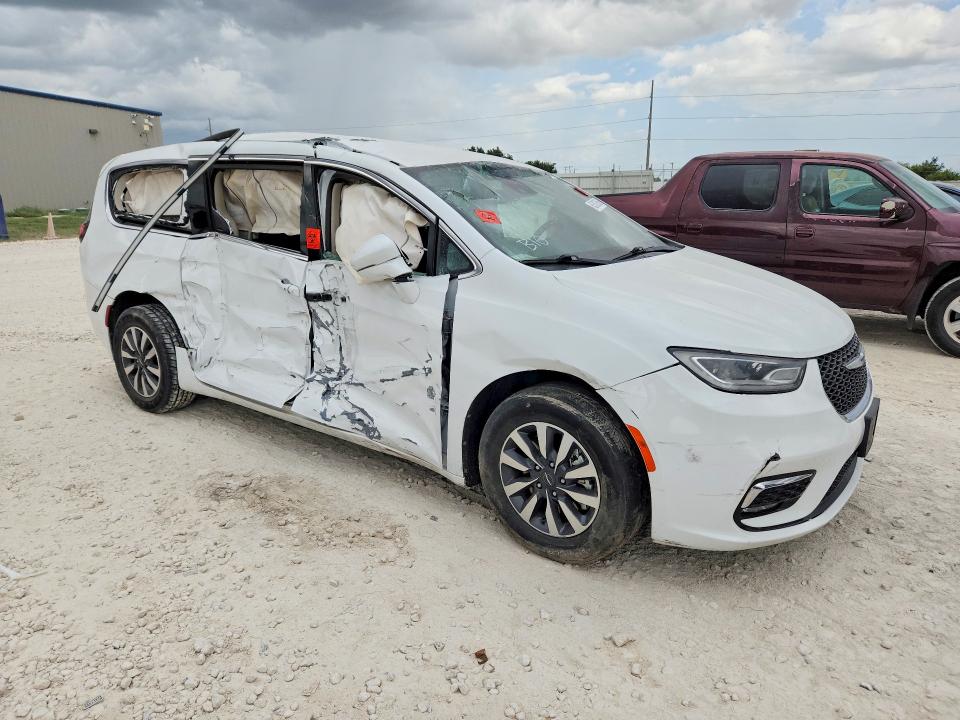 Photo 4 from auction – 2022 CHRYSLER PACIFICA with VIN 2C4RC1L74NR173840