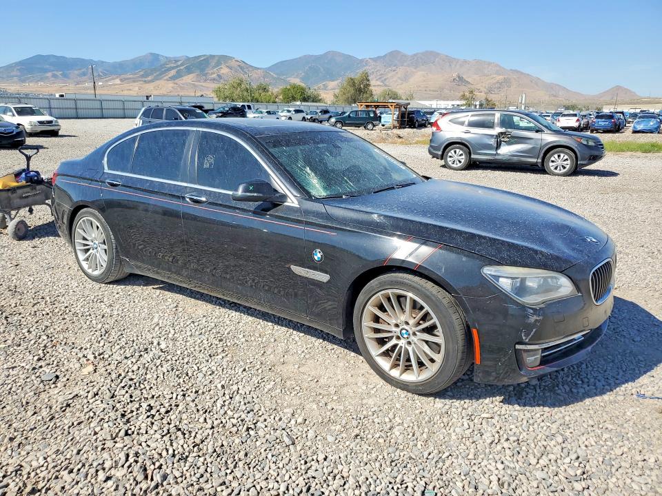 Photo 4 from auction – 2013 BMW 750 with VIN WBAYB6C57DC998107