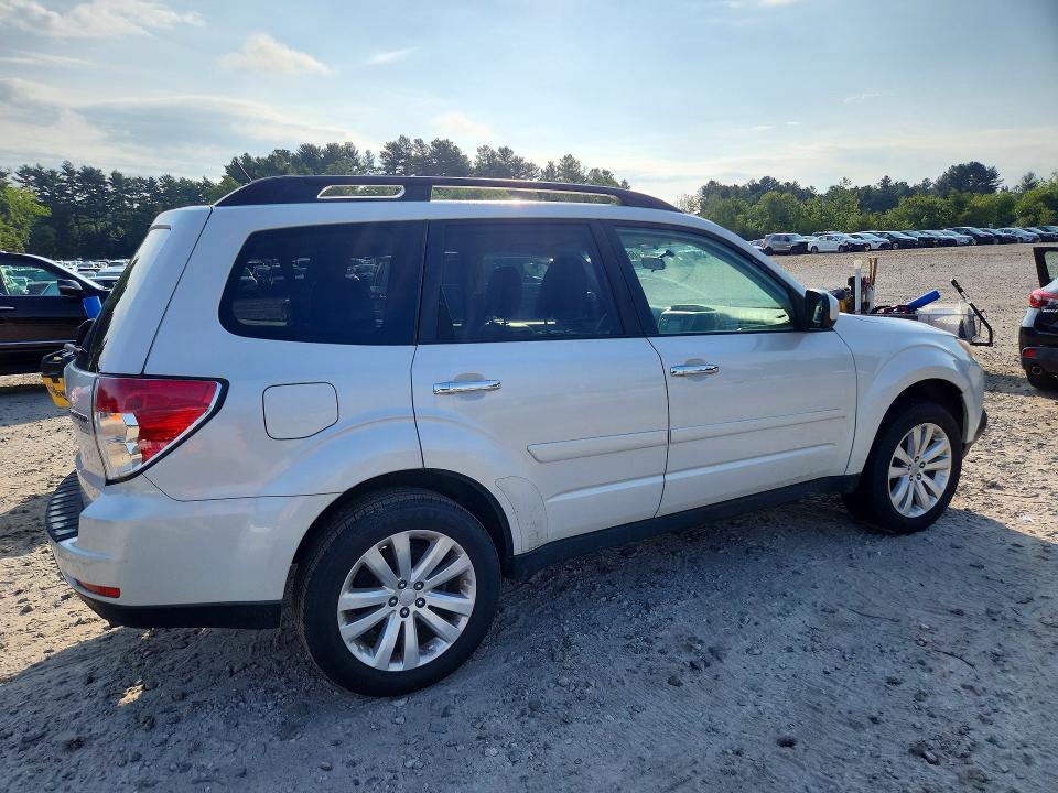 Photo 3 from auction – 2013 SUBARU FORESTER with VIN JF2SHAEC4DH405541