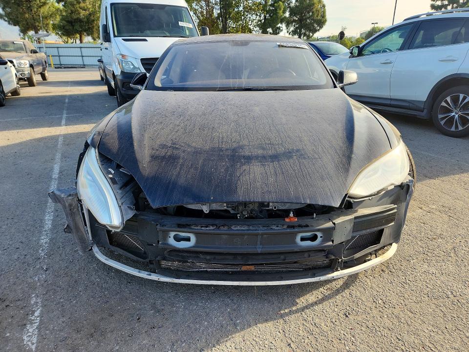 صورة رقم 5 من المزاد - 2013 TESLA MODEL S مع VIN 5YJSA1CN5DFP03328