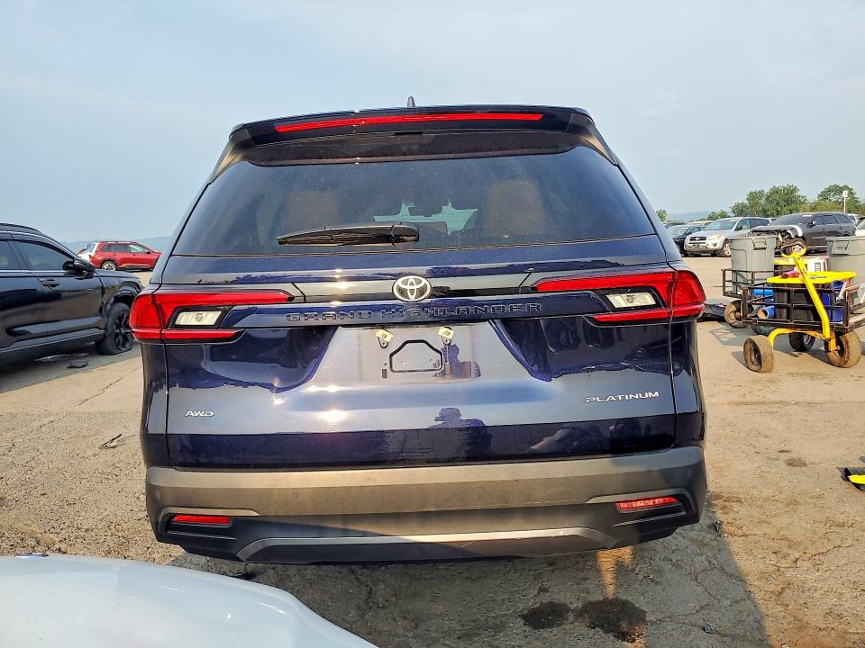 Photo 6 from auction – 2026 TOYOTA GRAND HIGHLANDER with VIN 5TDAAAB59TS108389