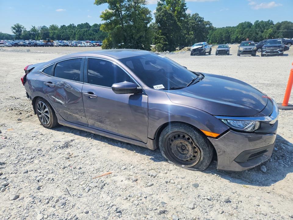 Снимка 4 от търг – 2017 HONDA CIVIC с VIN 19XFC2F50HE055907
