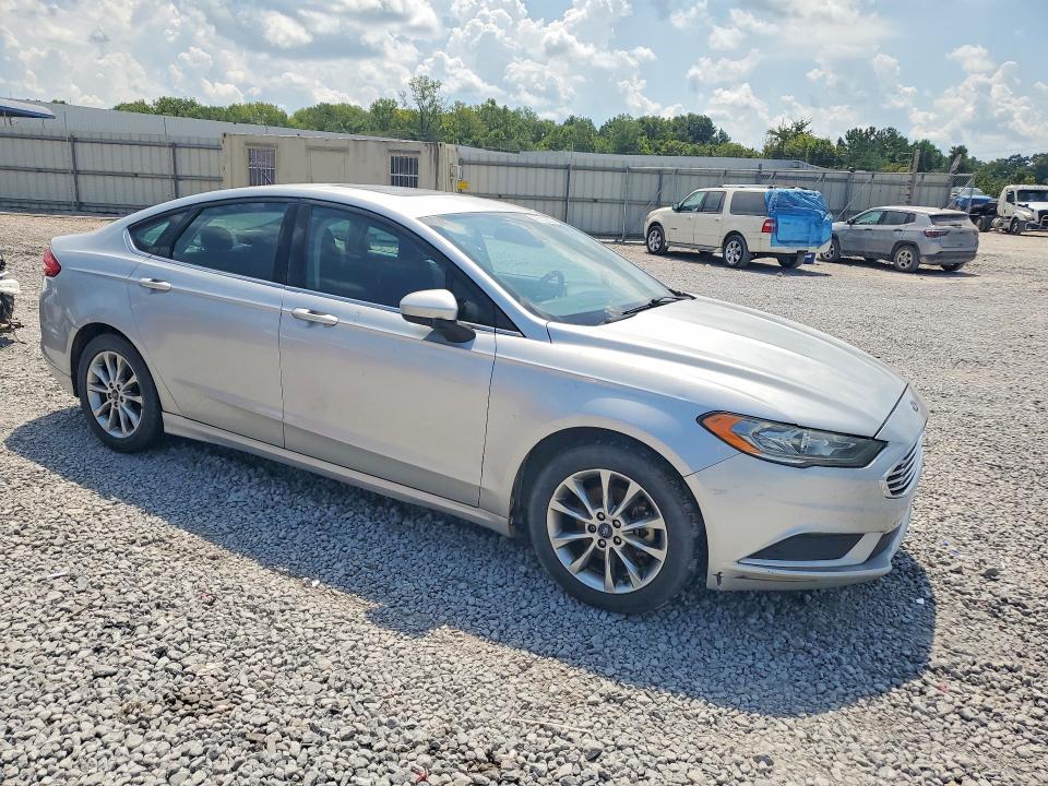 Photo 4 from auction – 2017 FORD FUSION with VIN 3FA6P0HD1HR249650