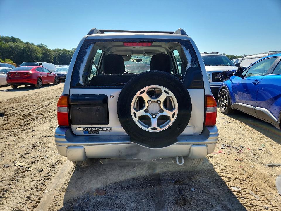 Photo 6 from auction – 2001 CHEVROLET TRACKER with VIN 2CNBJ634816922186