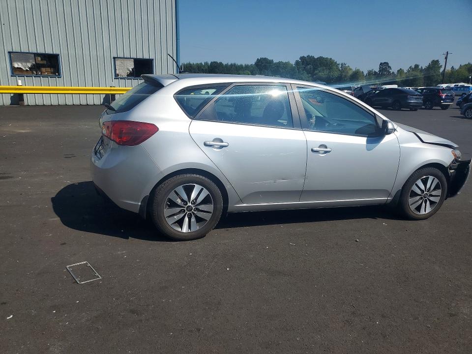 Photo 3 from auction – 2013 KIA FORTE5 with VIN KNAFU5A28D5681798