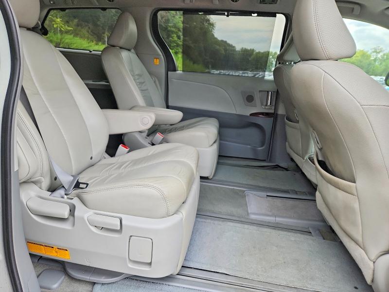 Photo 11 from auction – 2012 TOYOTA SIENNA with VIN 5TDDK3DC8CS038059