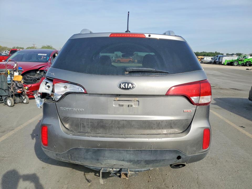 Photo 6 from auction – 2014 KIA SORENTO with VIN 5XYKTCA64EG506856