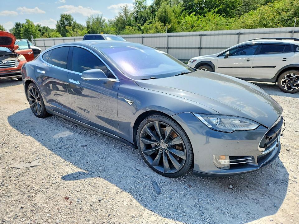 Photo 4 from auction – 2013 TESLA MODEL S with VIN 5YJSA1AC9DFP11174