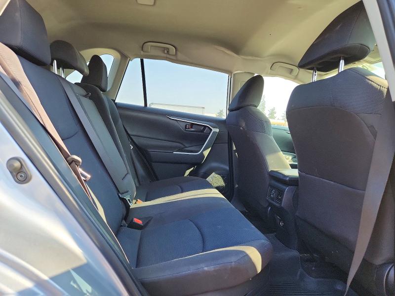 Photo 11 from auction – 2022 TOYOTA RAV4 with VIN JTMMWRFV8ND140269