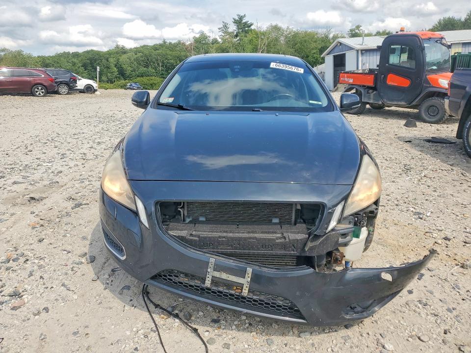 Photo 5 from auction – 2013 VOLVO S60 with VIN YV1612FS8D2230773