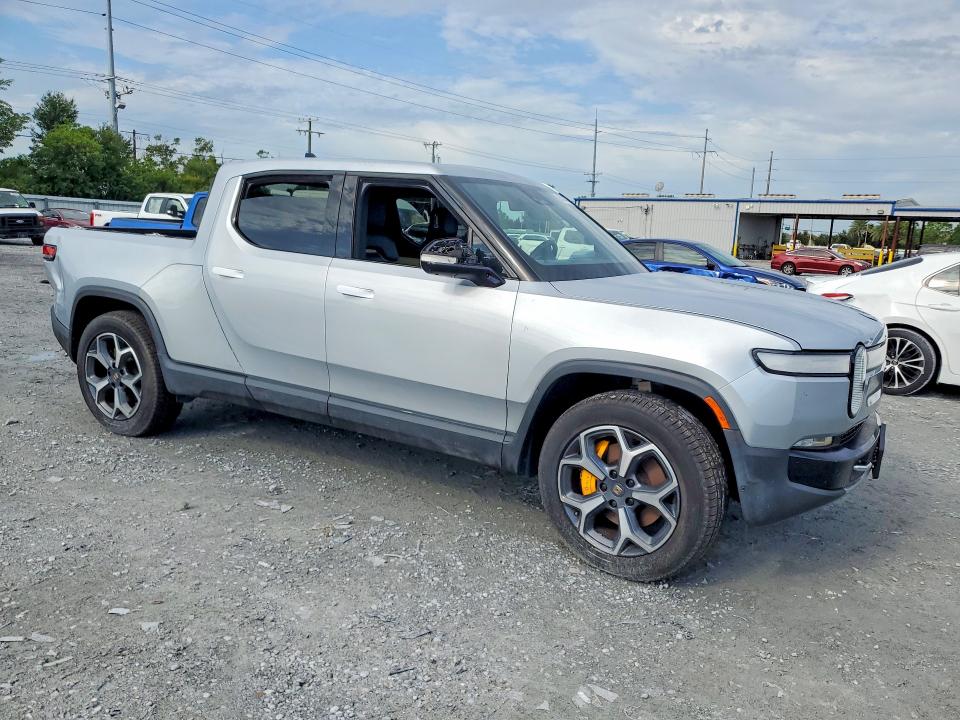 Photo 4 from auction – 2022 RIVIAN R1T with VIN 7FCTGAAAXNN008066