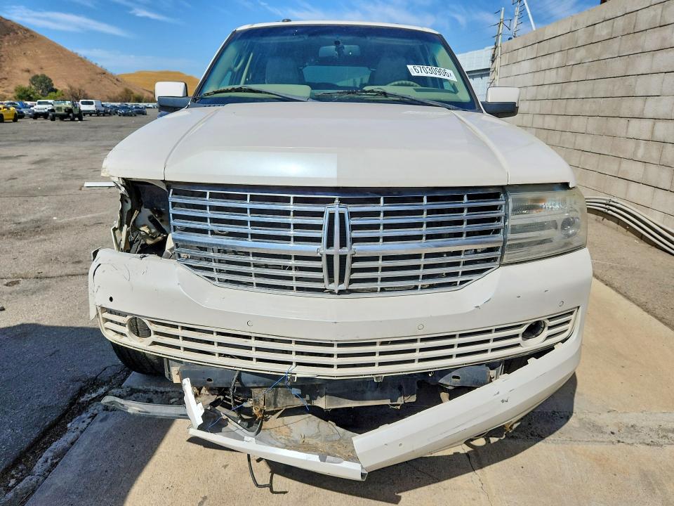 Zdjęcie 5 z aukcji – 2011 LINCOLN NAVIGATOR z VIN 5LMJJ3H59BEJ04598