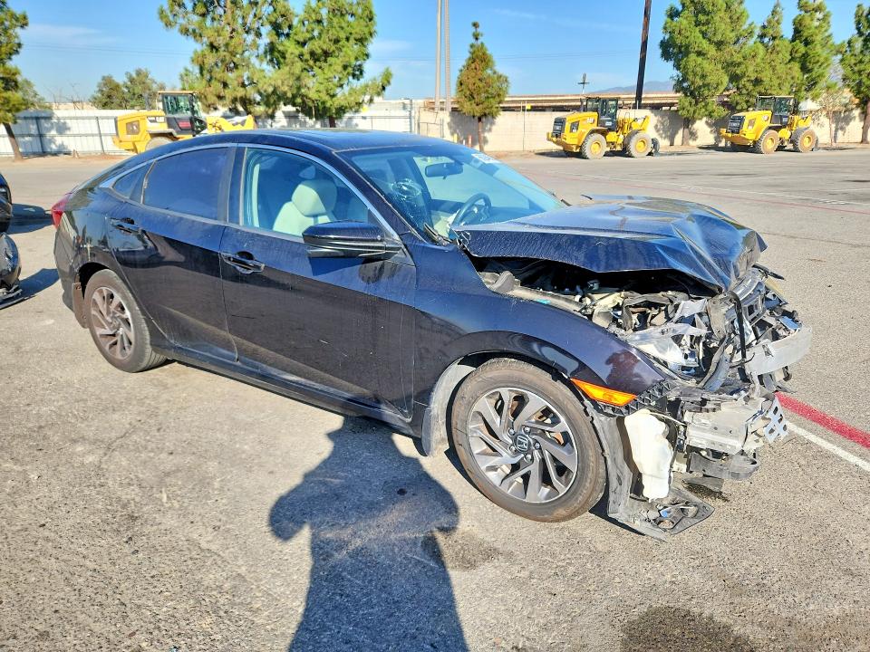 Снимка 4 от търг – 2018 HONDA CIVIC с VIN 2HGFC2F76JH507727