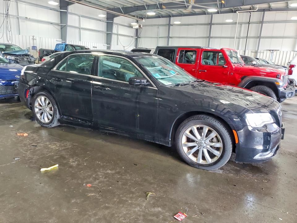 Foto 4 de la subasta – 2018 CHRYSLER 300 con VIN 2C3CCARG9JH235766