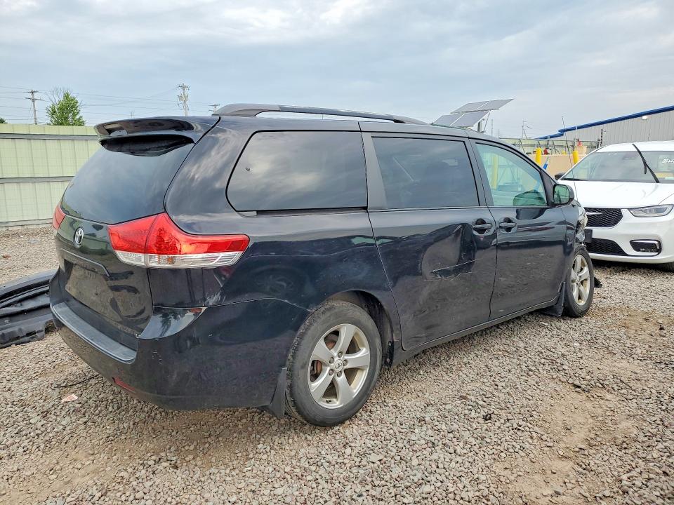 Photo 3 from auction – 2011 TOYOTA SIENNA with VIN 5TDKK3DC1BS038345