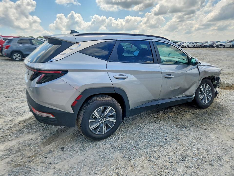 Photo 3 from auction – 2023 HYUNDAI TUCSON with VIN KM8JBCA11PU117334