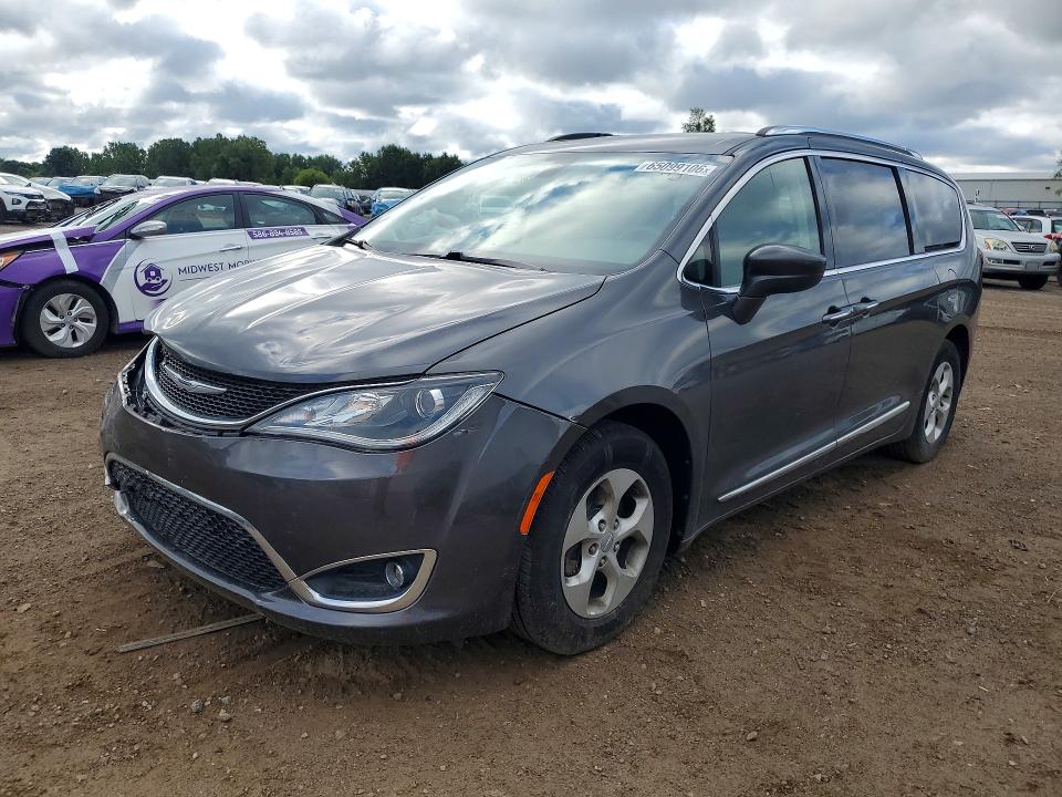 CHRYSLER PACIFICA 2017 with VIN 2C4RC1EGXHR837673 - Photo from auction