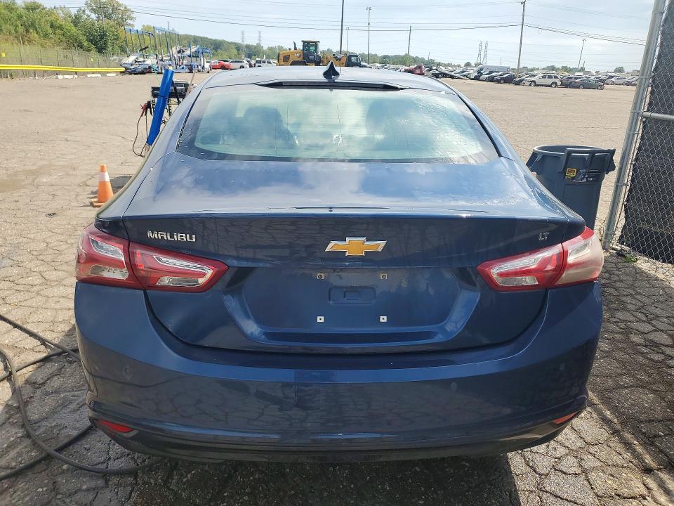 Photo 6 from auction – 2020 CHEVROLET MALIBU with VIN 1G1ZD5STXLF055582