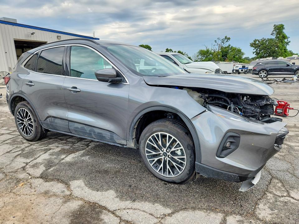 Photo 4 from auction – 2026 FORD ESCAPE with VIN 1FMCU0E19TUA15334