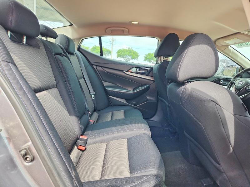Photo 10 from auction – 2017 NISSAN MAXIMA with VIN 1N4AA6AP8HC371634