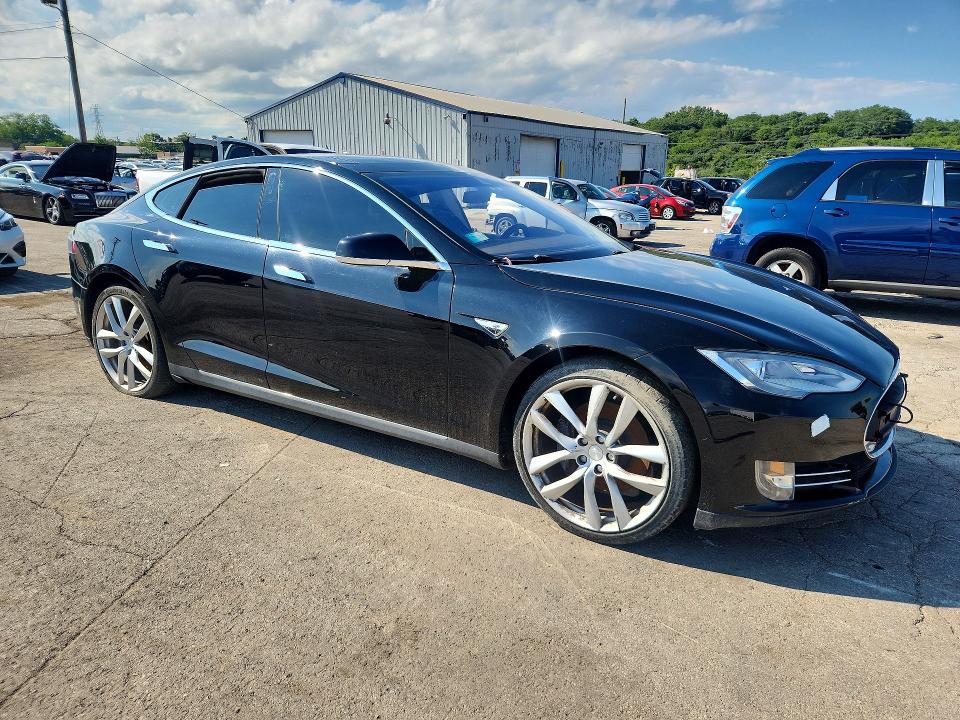 Photo 4 from auction – 2014 TESLA MODEL S with VIN 5YJSA1S19EFP56842
