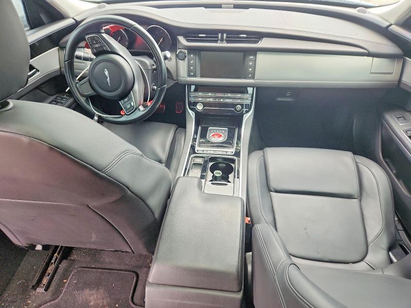 Photo 8 from auction – 2017 JAGUAR XF with VIN SAJBD4BV6HCY47193