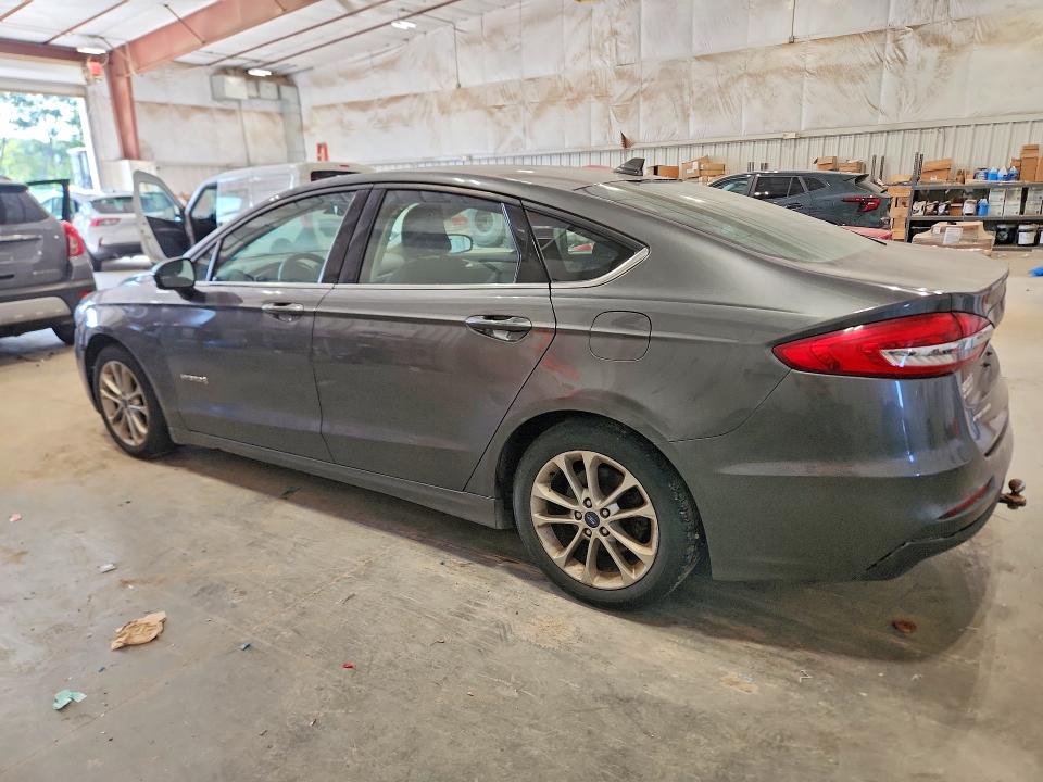 Photo 2 from auction – 2019 FORD FUSION with VIN 3FA6P0LU5KR164664