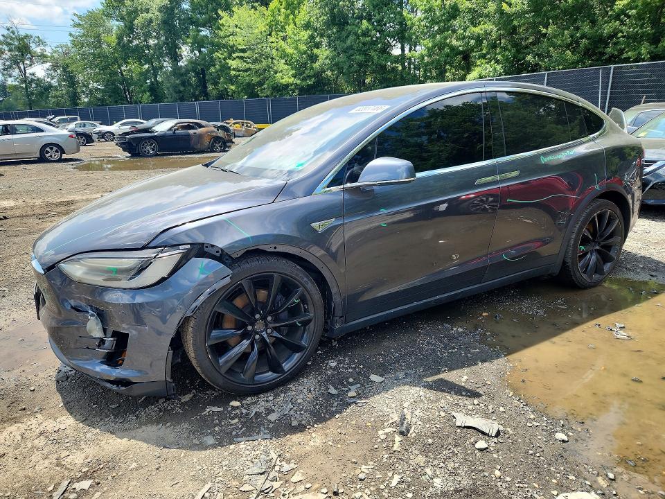 TESLA MODEL X 2016 with VIN 5YJXCAE2XGF005711 - Photo from auction