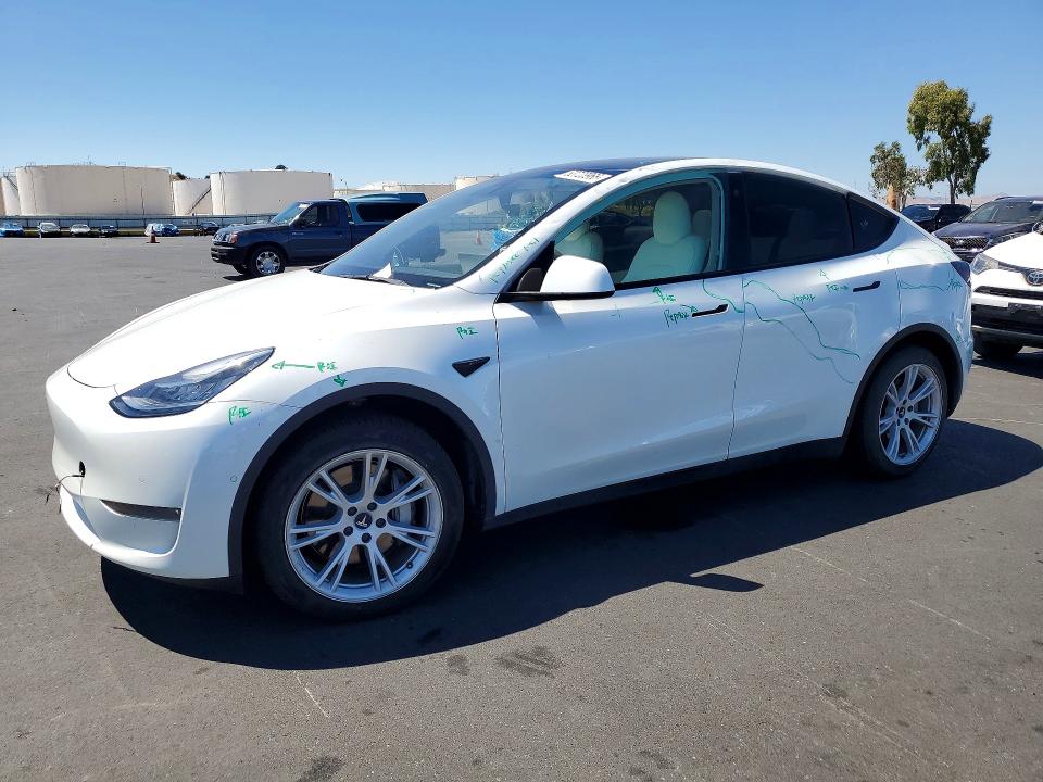 TESLA MODEL Y 2021 with VIN 5YJYGAEE3MF228297 - Photo from auction
