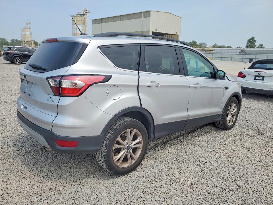 Photo 3 from auction – 2017 FORD ESCAPE with VIN 1FMCU0GD2HUE90760