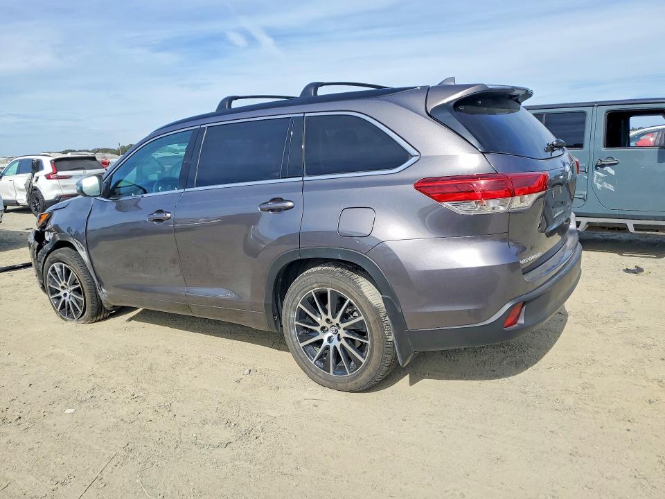 Photo 2 from auction – 2018 TOYOTA HIGHLANDER with VIN 5TDJZRFH7JS535563