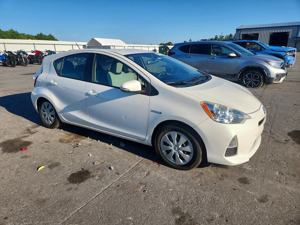 Photo 4 from auction – 2012 TOYOTA PRIUS C with VIN JTDKDTB34C1524353