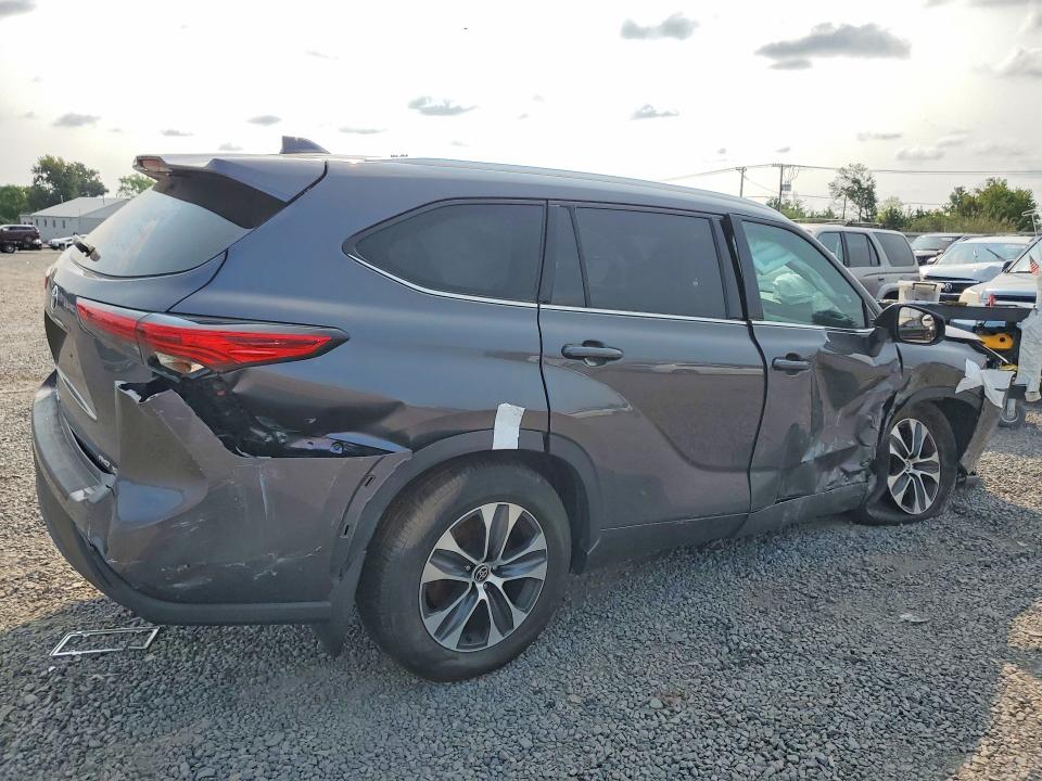 Photo 3 from auction – 2021 TOYOTA HIGHLANDER with VIN 5TDGZRBHXMS543290