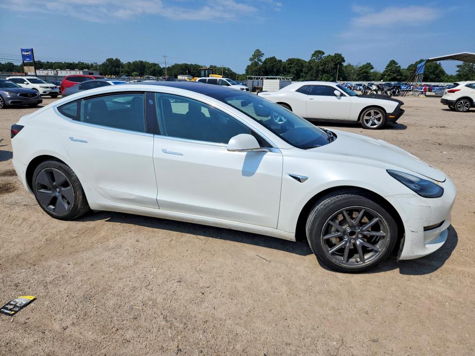 Photo 4 from auction – 2018 TESLA MODEL 3 with VIN 5YJ3E1EA0JF053984