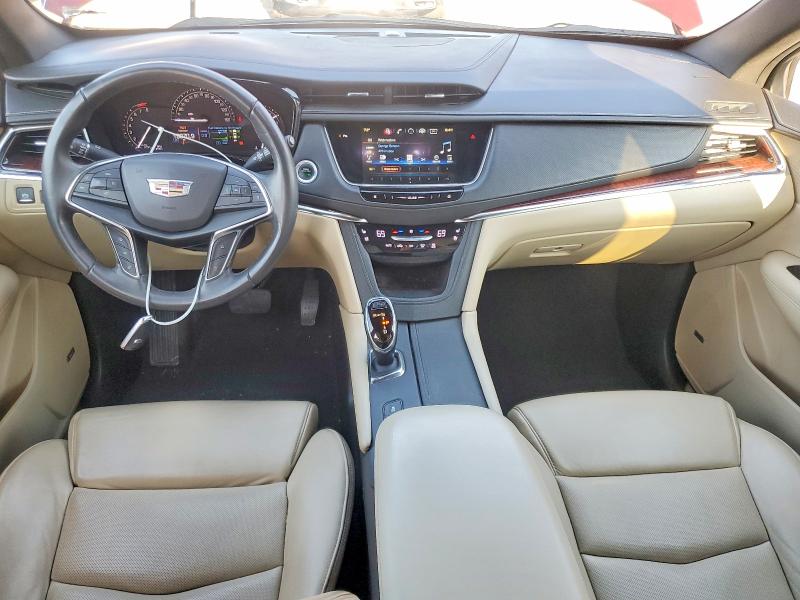 Photo 8 from auction – 2017 CADILLAC XT5 with VIN 1GYKNCRS8HZ320166