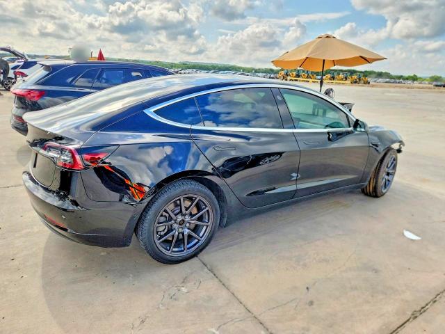 Photo 3 from auction – 2018 TESLA MODEL 3 with VIN 5YJ3E1EA9JF172939