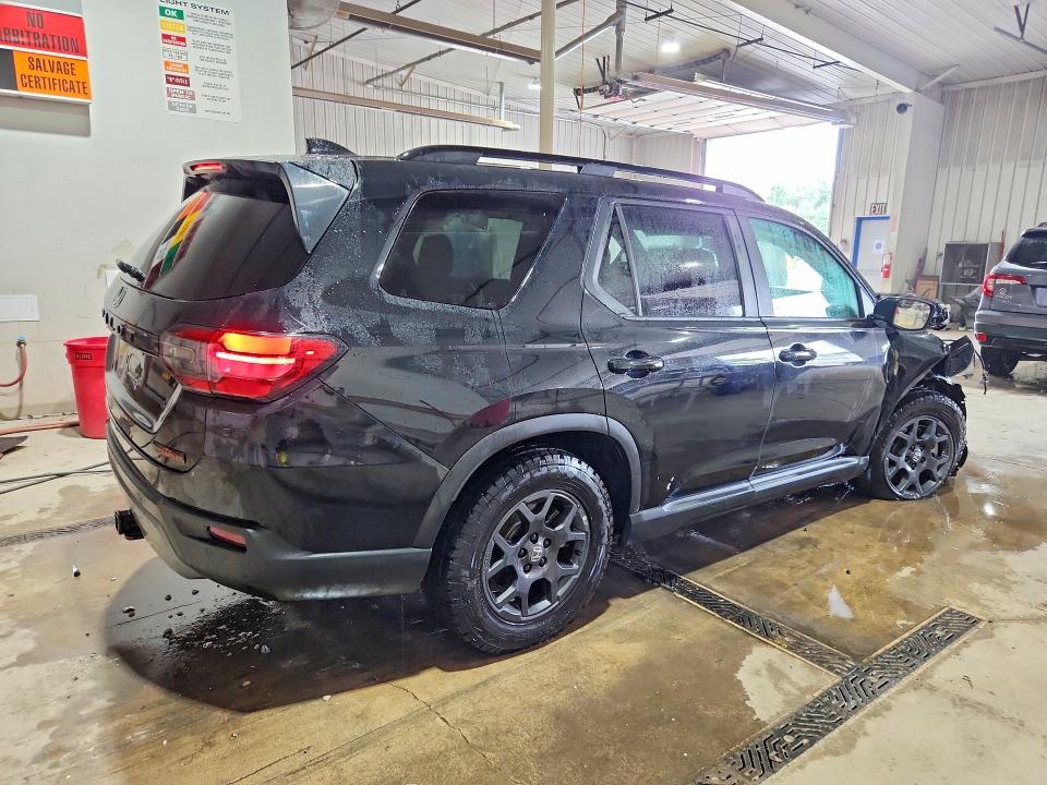 Photo 3 from auction – 2025 HONDA PILOT with VIN 5FNYG1H65SB176625