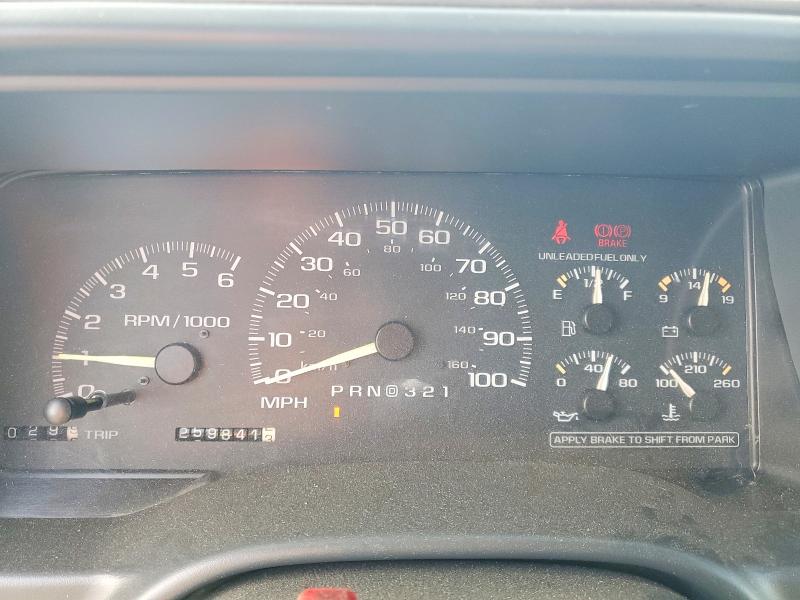 Photo 9 from auction – 1998 CHEVROLET SUBURBAN with VIN 1GNFK16R7WJ378326
