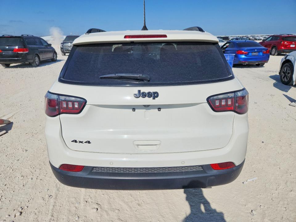 Photo 6 from auction – 2019 JEEP COMPASS with VIN 3C4NJDAB4KT703410