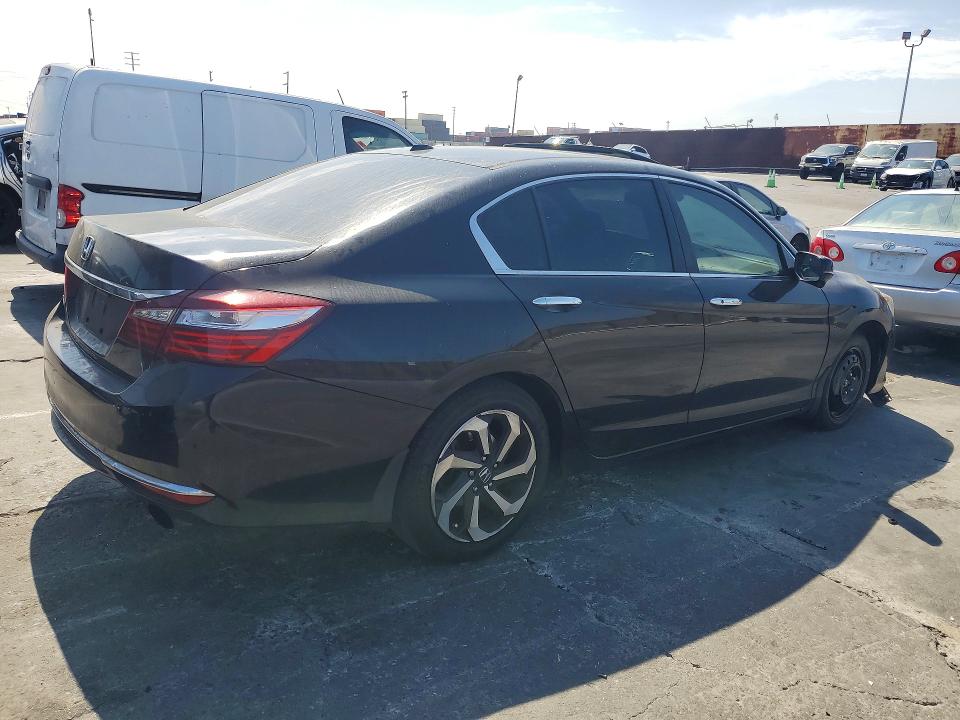 Photo 3 from auction – 2016 HONDA ACCORD with VIN 1HGCR2F91GA219897
