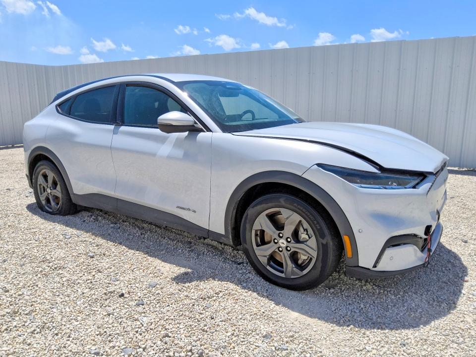 Photo 4 from auction – 2022 FORD MUSTANG MACH-E with VIN 3FMTK1SS7NMA07670