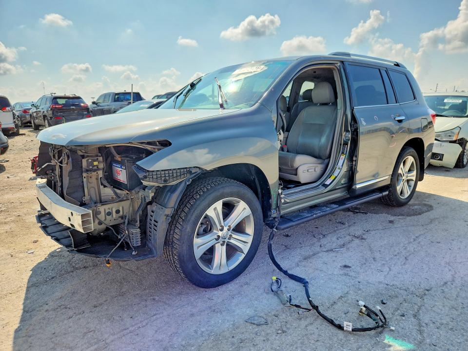TOYOTA HIGHLANDER 2011 with VIN 5TDDK3EH8BS084158 - Photo from auction