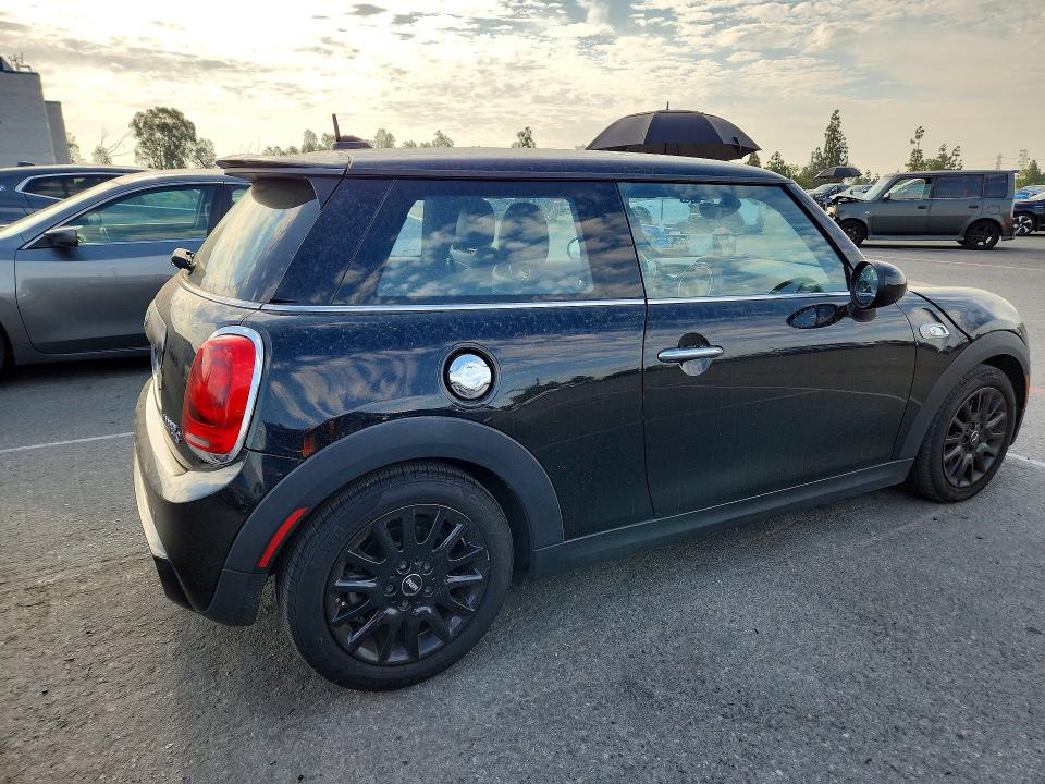 Photo 3 from auction – 2017 MINI COOPER with VIN WMWXP7C56H2C61286