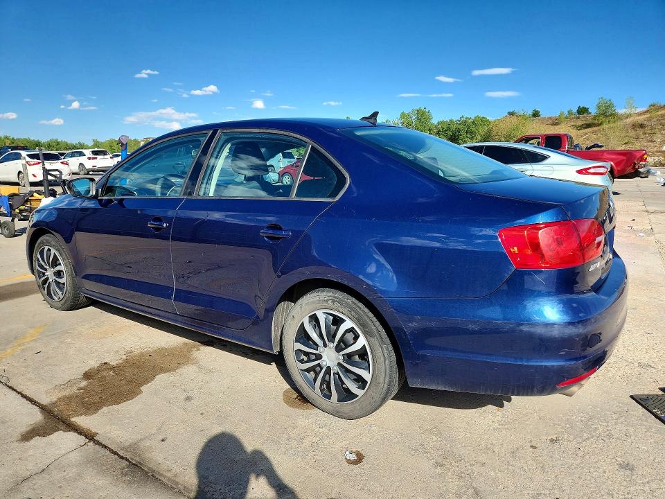 Photo 2 from auction – 2014 VOLKSWAGEN JETTA with VIN 3VW3L7AJ5EM301479